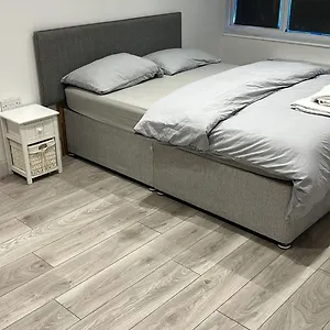 Gatwick - Short & Long Stay, Airport Parking, Airport Shuttle, Early & Late Check In - 49, Rh11 8qx 4*, Crawley (West Sussex) United Kingdom